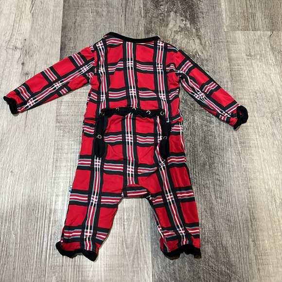 Kickee Pants Ruffle Coverall with snaps size 0-3M - Picture 2 of 9